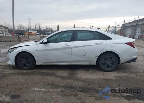 2022 Hyundai Elantra Sel z USA, uszkodzony, nr VIN 5NPLM4AG7NH065779